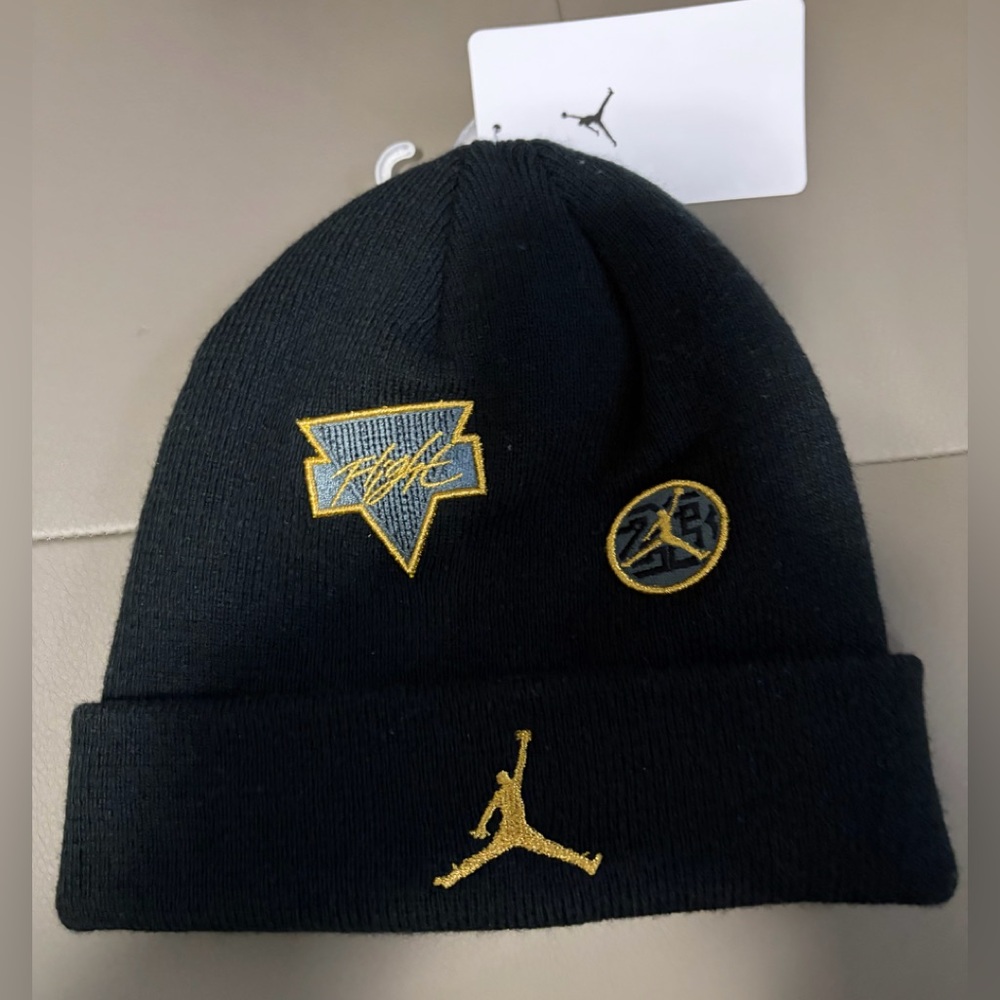 BNWT YOUTH NIKE JORDAN SEE ME SHINE BEANIE BLACK/GOLD BIG KIDS SIZE 18-20